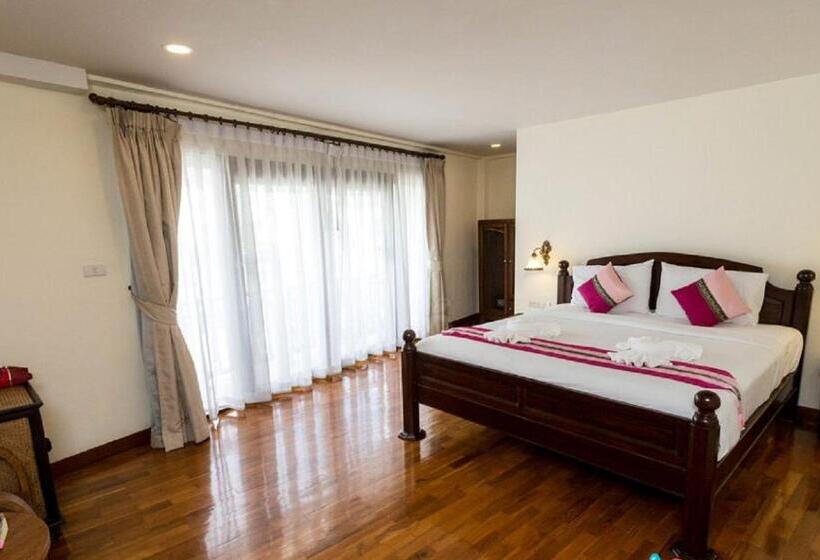 בית מלון כפרי Rustic River Boutique