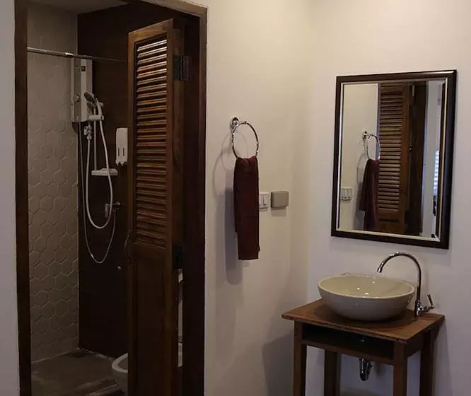 Отель Rustic River Boutique