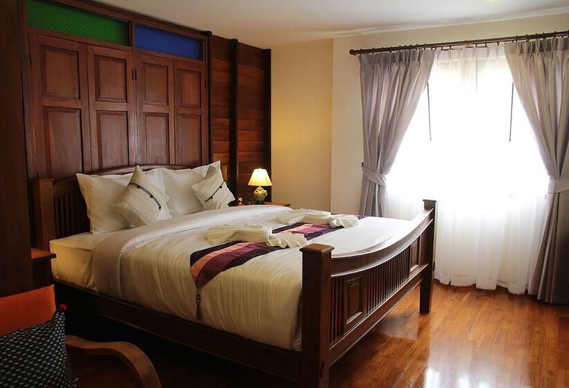 בית מלון כפרי Rustic River Boutique