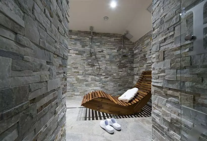 Snow Lodge Hotel Courchevel 1850