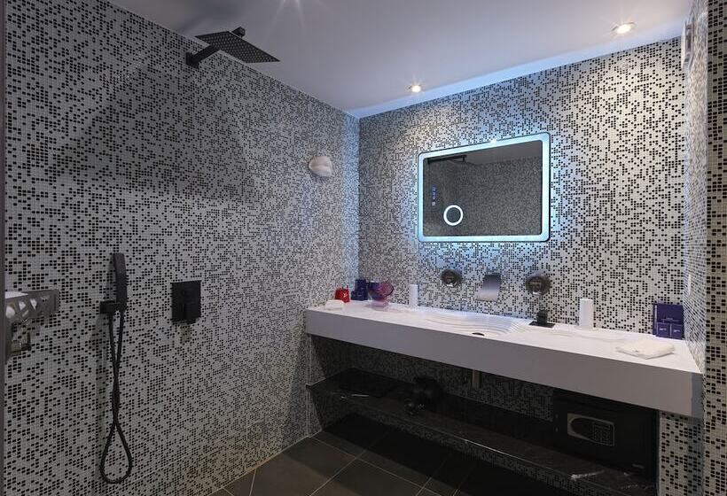 Snow Lodge Hotel Courchevel 1850