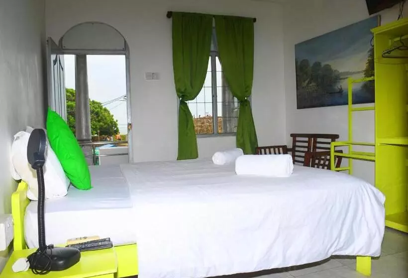 Пансион Rampart View Guesthouse