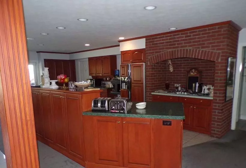 Aamiaismajoitus (B&B) Long House Manor B And B