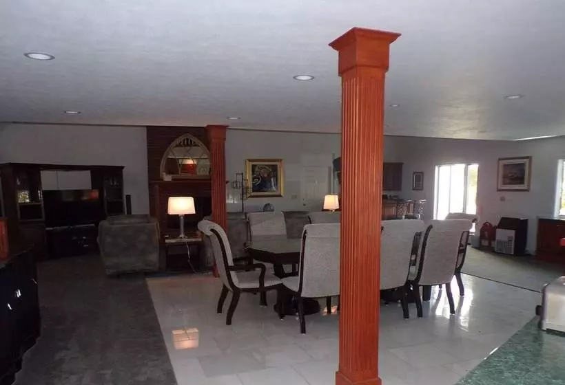 Aamiaismajoitus (B&B) Long House Manor B And B