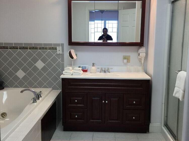 Bed and Breakfast Long House Manor B And B