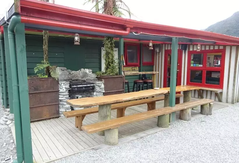 Glow Worm Accommodation   Hostel