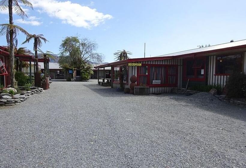 Glow Worm Accommodation Hostel