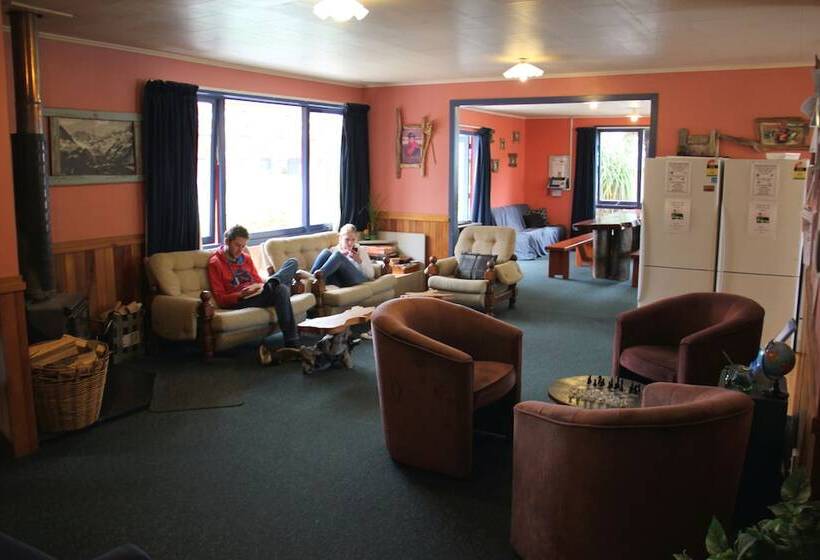 Glow Worm Accommodation Hostel