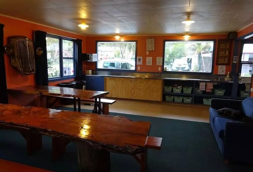 Glow Worm Accommodation   Hostel