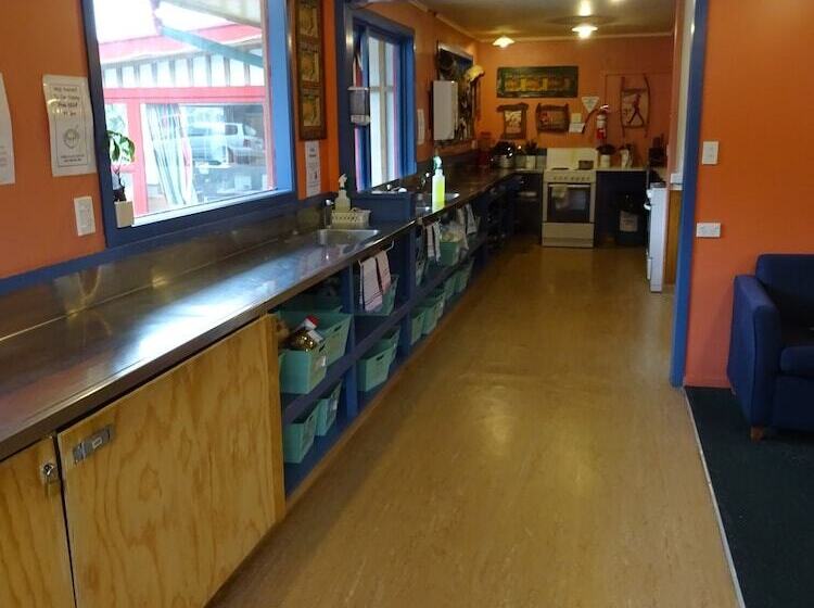 Glow Worm Accommodation Hostel