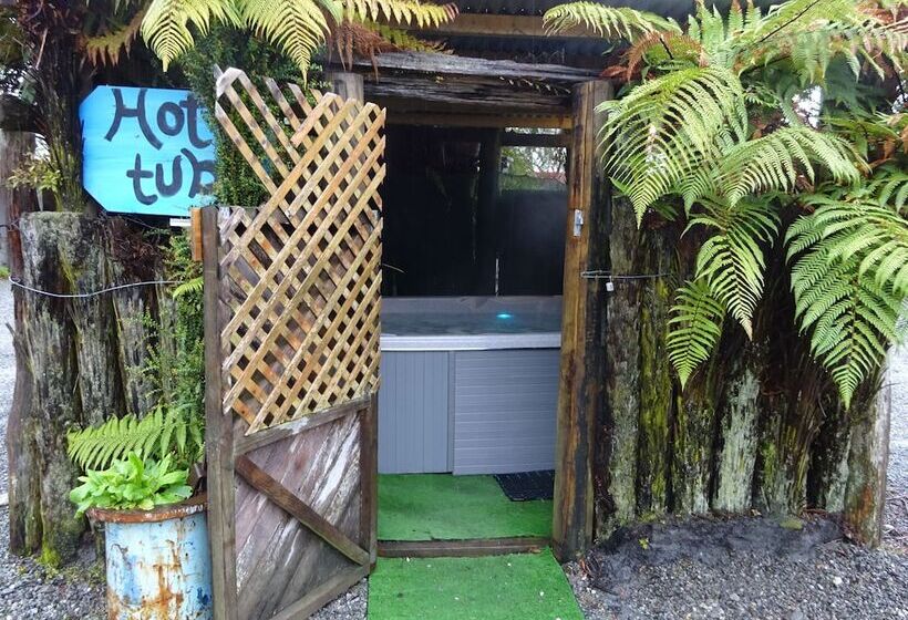 Glow Worm Accommodation Hostel