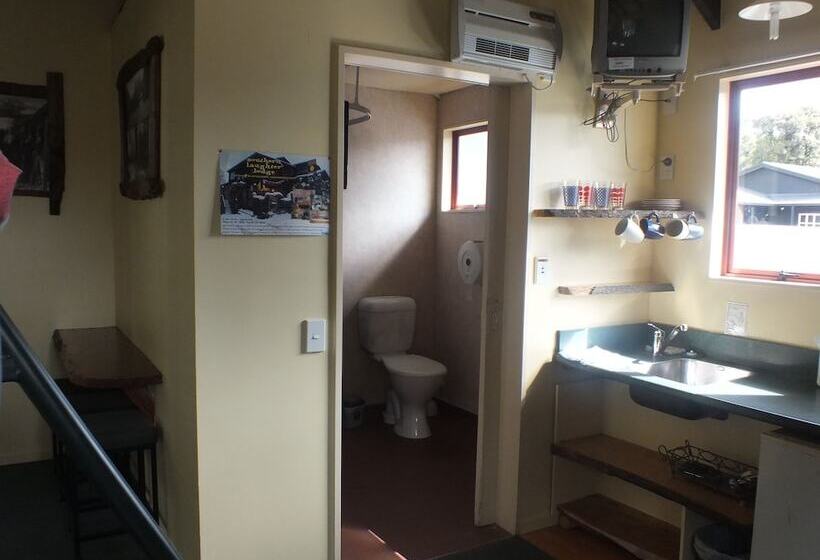 Glow Worm Accommodation Hostel