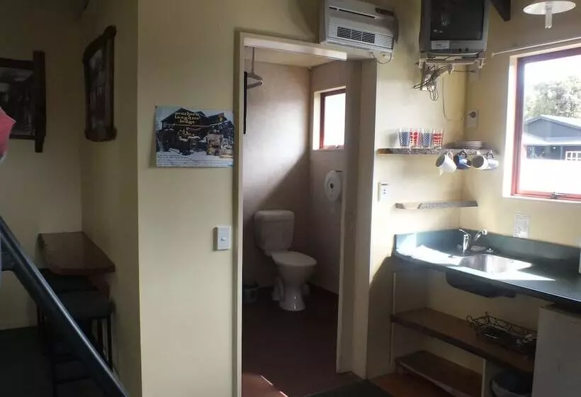 Glow Worm Accommodation   Hostel