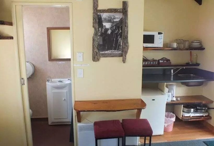 Glow Worm Accommodation   Hostel