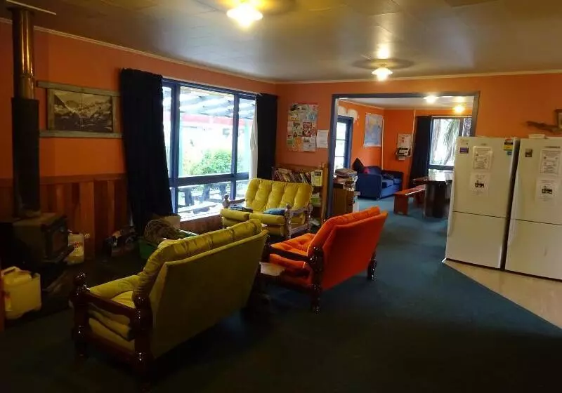 Glow Worm Accommodation   Hostel