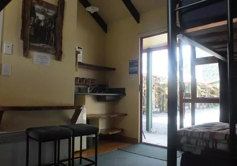 Glow Worm Accommodation   Hostel