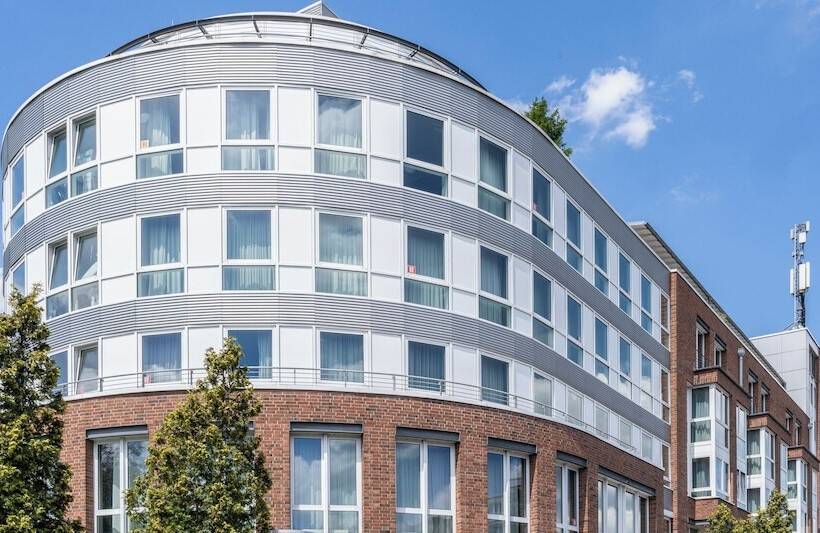 Отель Plaza Premium Köln