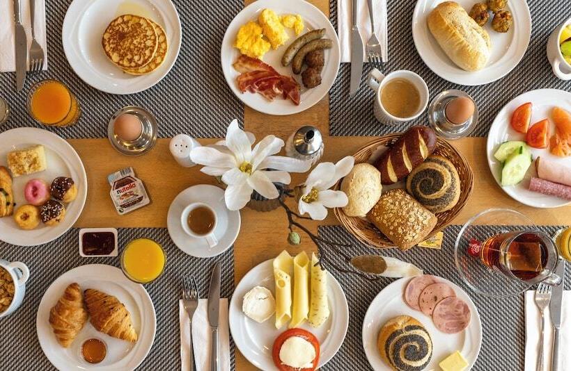 Отель Plaza Premium Köln