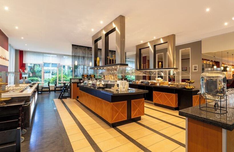 Отель Plaza Premium Köln