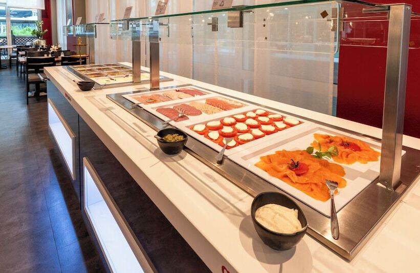 Отель Plaza Premium Köln