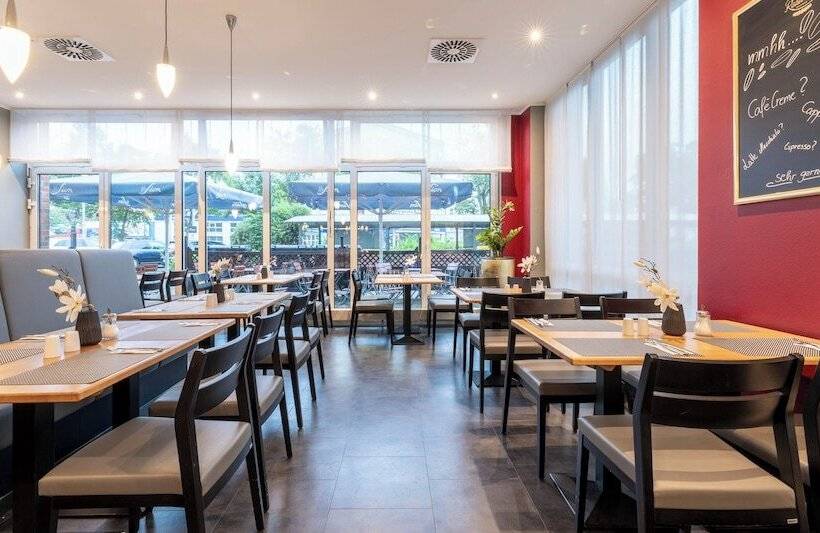 Отель Plaza Premium Köln