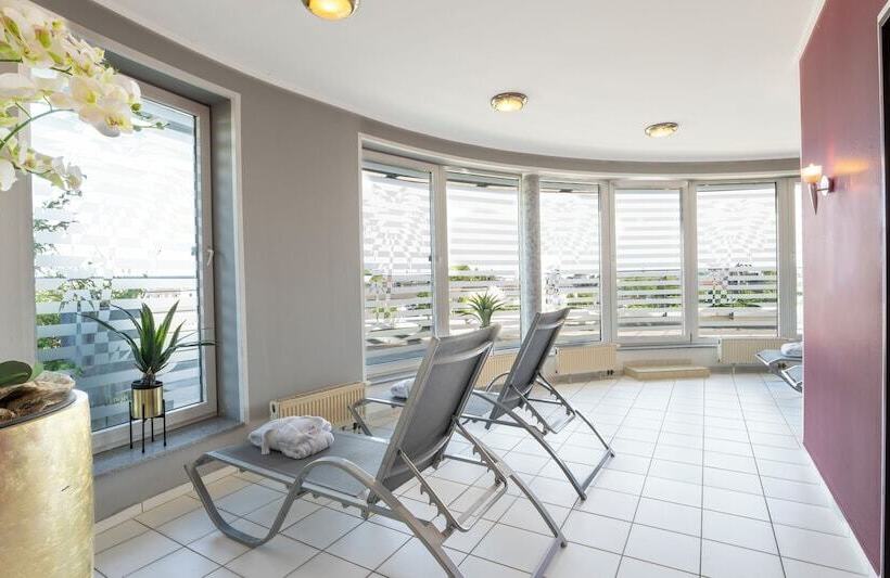 Отель Plaza Premium Köln