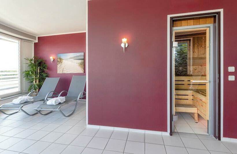 Отель Plaza Premium Köln