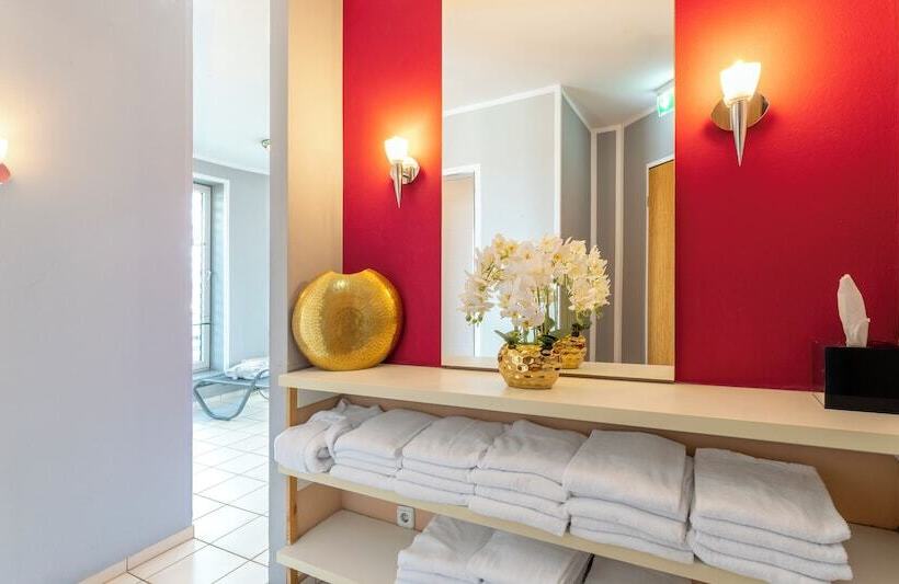 Отель Plaza Premium Köln