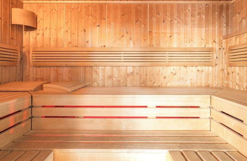 Отель Plaza Premium Köln