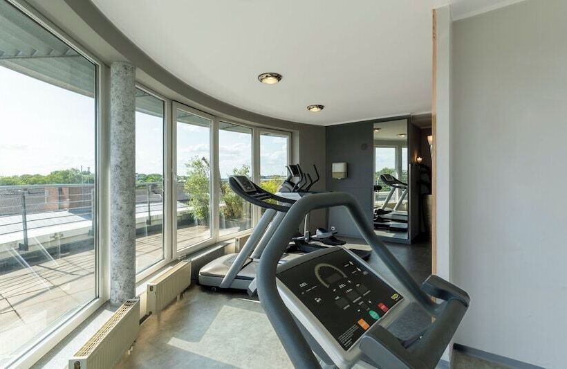 Отель Plaza Premium Köln