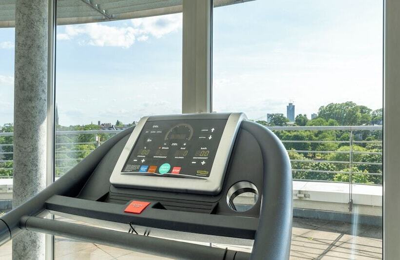 Отель Plaza Premium Köln