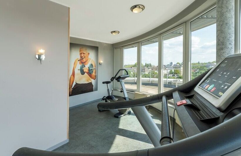 Отель Plaza Premium Köln