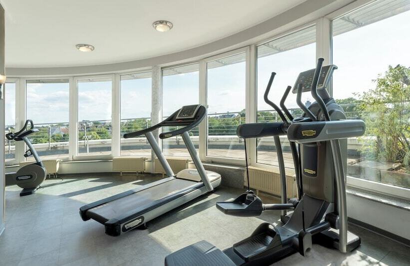 Отель Plaza Premium Köln