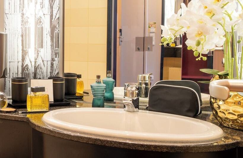 Отель Plaza Premium Köln