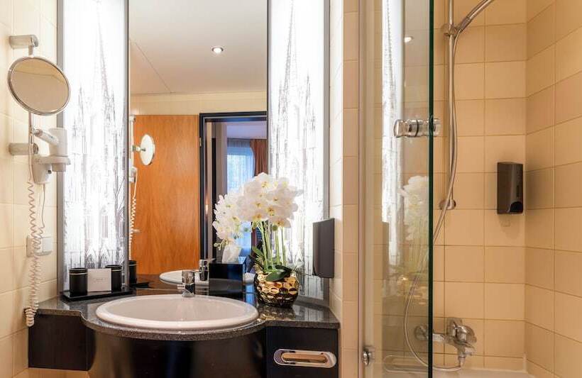 Отель Plaza Premium Köln