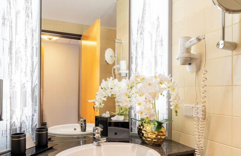 Отель Plaza Premium Köln