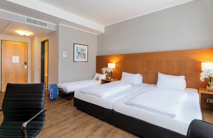 Отель Plaza Premium Köln