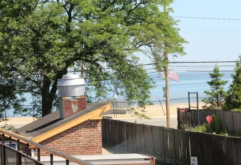 Motelli Tides Motor Inn At Stehli Beach