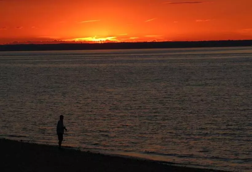 Motelli Tides Motor Inn At Stehli Beach