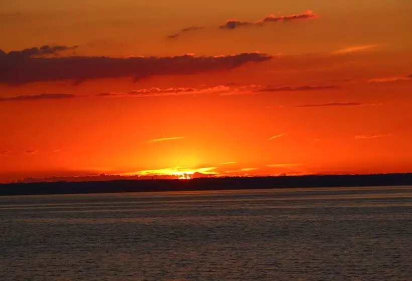 Motelli Tides Motor Inn At Stehli Beach