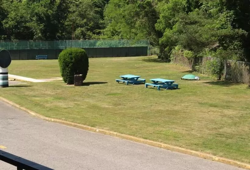 Motelli Tides Motor Inn At Stehli Beach