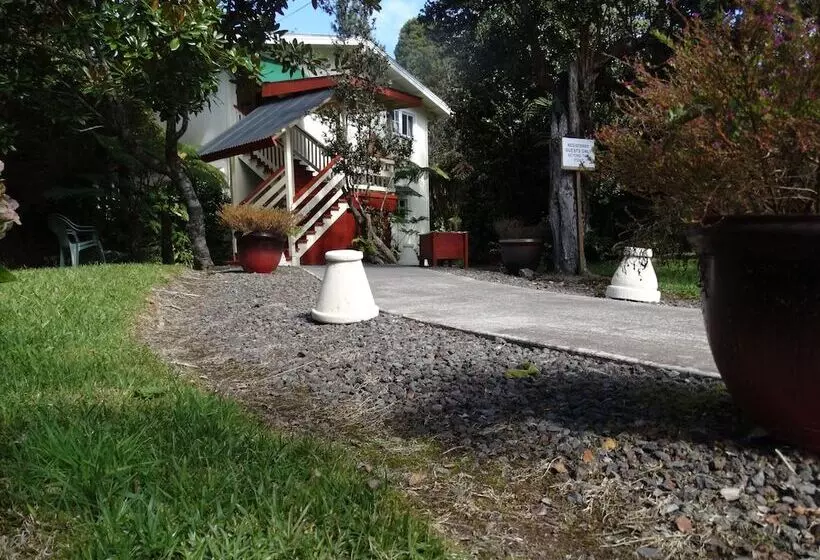 Majatalo Volcano Hale