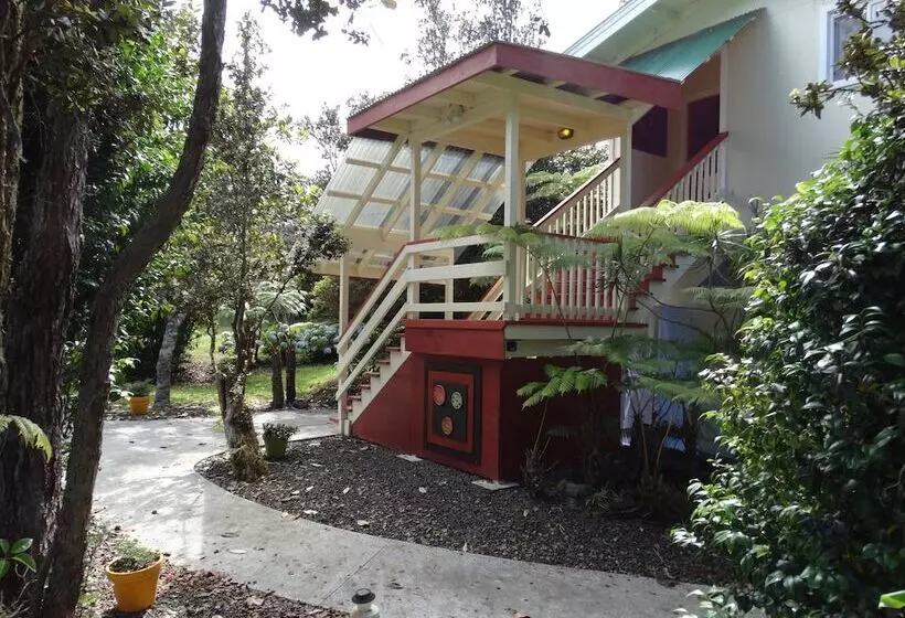 Majatalo Volcano Hale