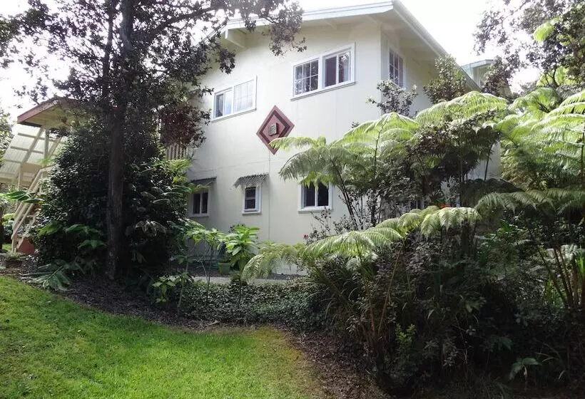 Majatalo Volcano Hale