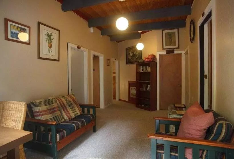 Majatalo Volcano Hale