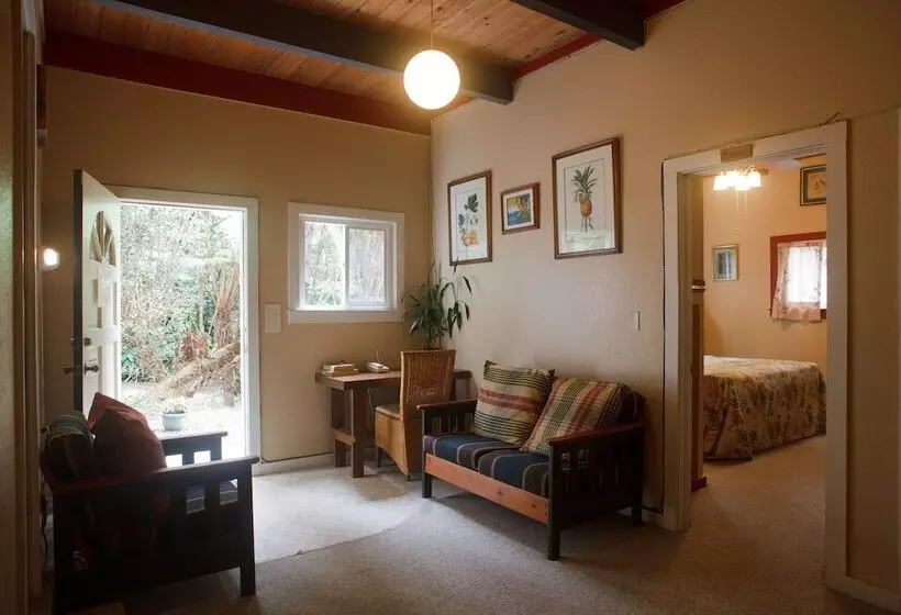 Majatalo Volcano Hale