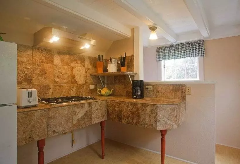 Majatalo Volcano Hale