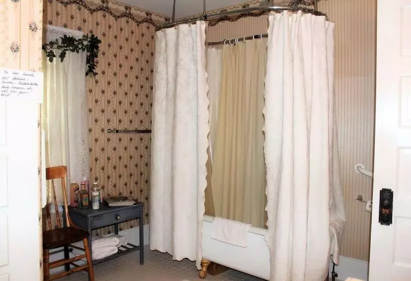 The Bradford House B&b