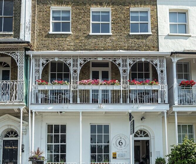 تختخواب و صبحانه Hamiltons Boutique