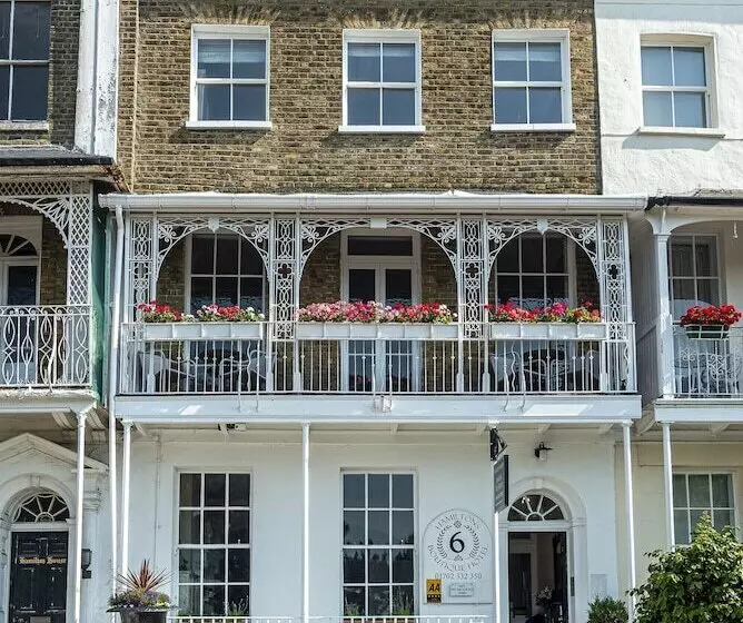 Nocleg ze śniadaniem Hamiltons Boutique